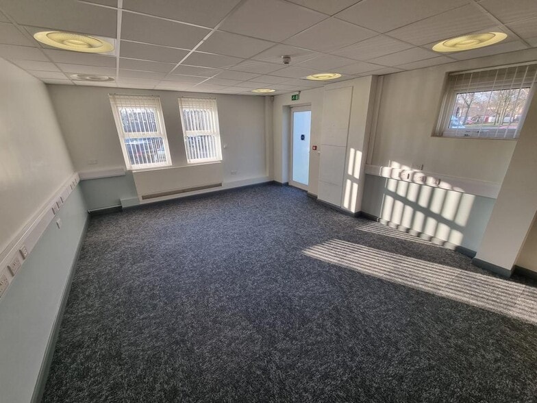 Hope St, Crook for lease - Interior Photo - Image 3 of 21