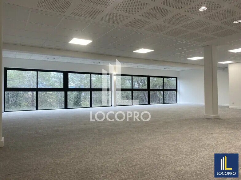 Office in Valbonne for lease - Interior Photo - Image 3 of 5