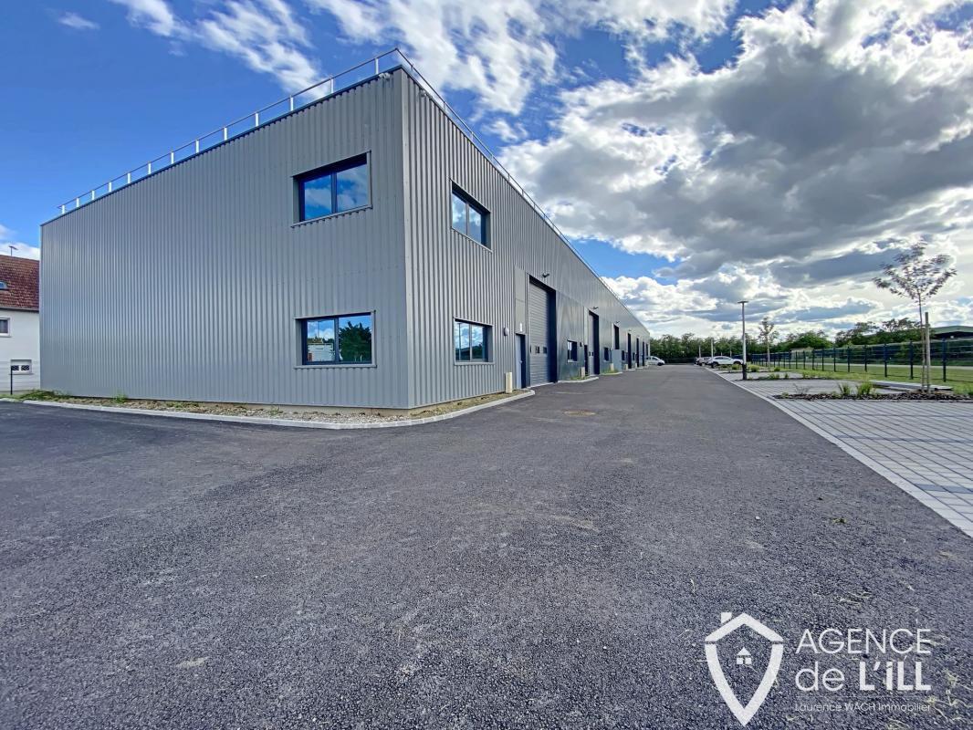 Flex in Saint-Hippolyte for lease Building Photo- Image 1 of 11