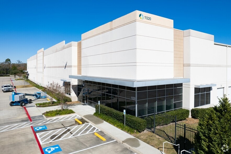 11220 Ella Blvd, Houston, TX for sale - Primary Photo - Image 1 of 1