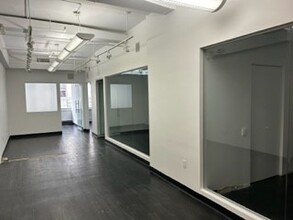 1 W 34th St, New York, NY for lease Interior Photo- Image 2 of 3