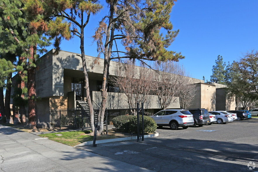 191 W Shaw Ave, Fresno, CA for lease - Building Photo - Image 2 of 12