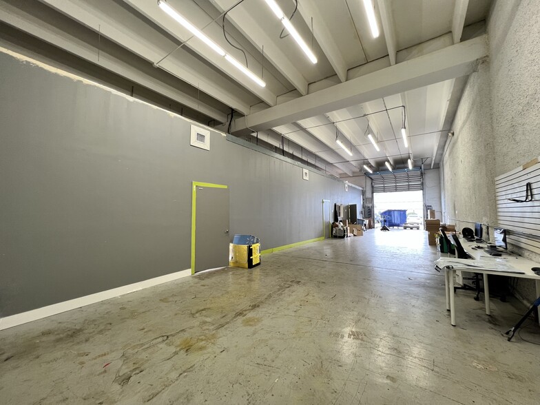 5501-5595 NW 74th Ave, Miami, FL for lease - Interior Photo - Image 1 of 8