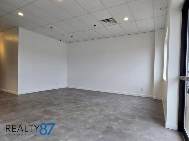 600 Blairs Ferry Rd NE, Cedar Rapids, IA for lease - Interior Photo - Image 2 of 8