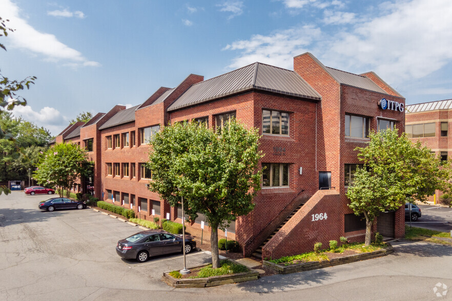 1964 Gallows Rd, Vienna, VA for sale - Building Photo - Image 1 of 4