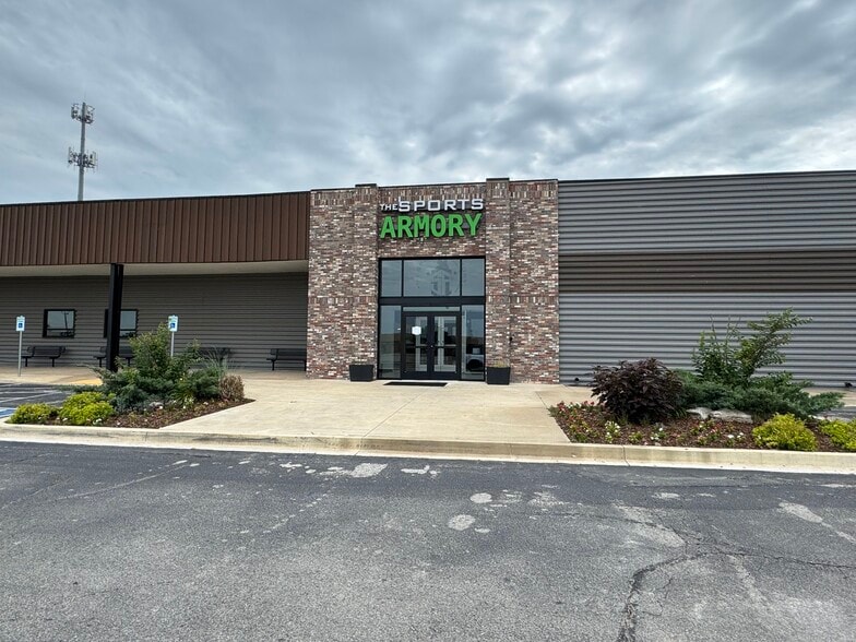 714-738 W Main St, Jenks, OK for lease - Building Photo - Image 1 of 6