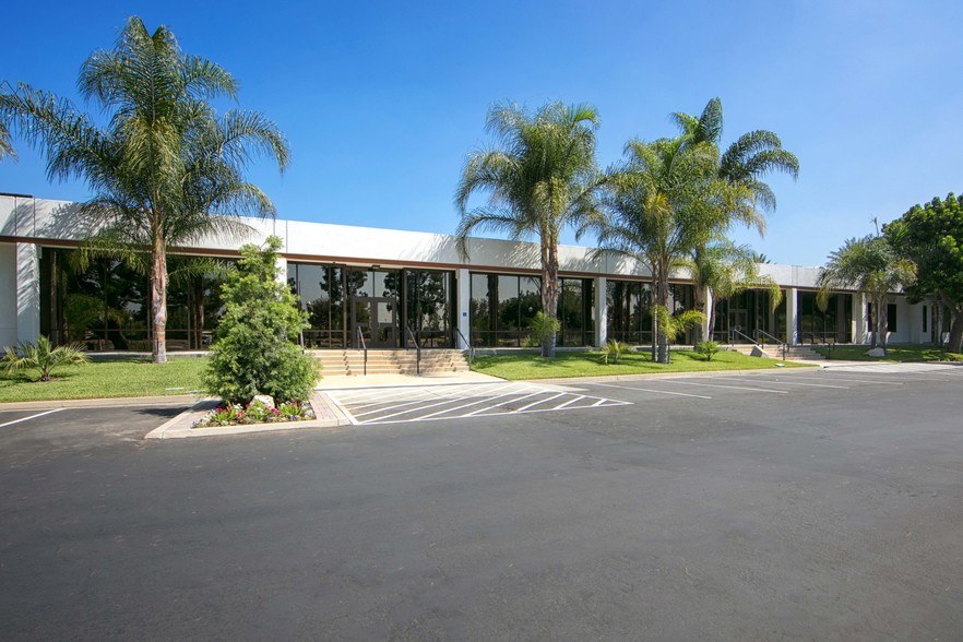 2461-2463 W La Palma Ave, Anaheim, CA for lease - Building Photo - Image 2 of 4