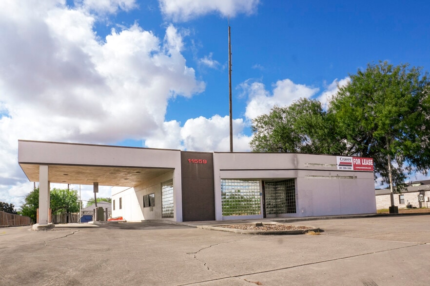 11559 Leopard St, Corpus Christi, TX for lease - Building Photo - Image 2 of 11