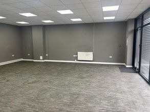 53 Gresham Rd, Worcester for lease Interior Photo- Image 1 of 4