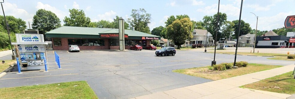 604 E Locust St, Bloomington, IL for lease - Building Photo - Image 1 of 6