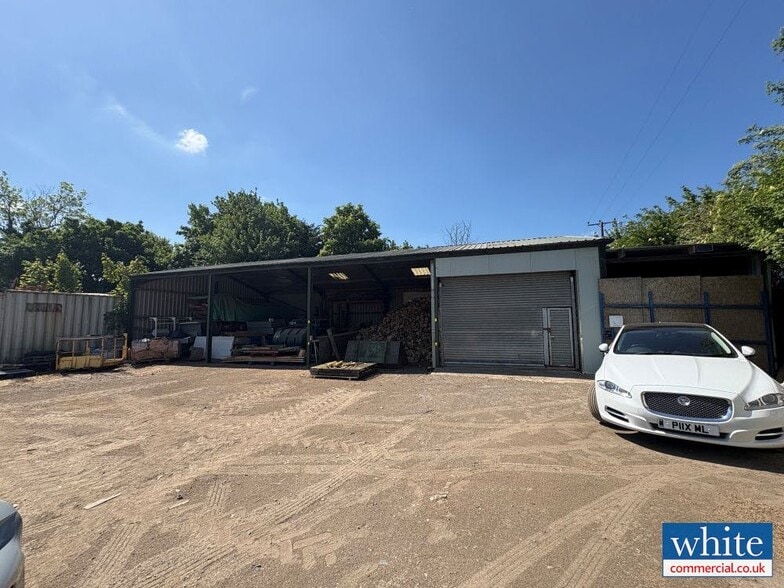 Baynards Green Business Park portfolio of 5 properties for sale on LoopNet.com - Primary Photo - Image 3 of 3