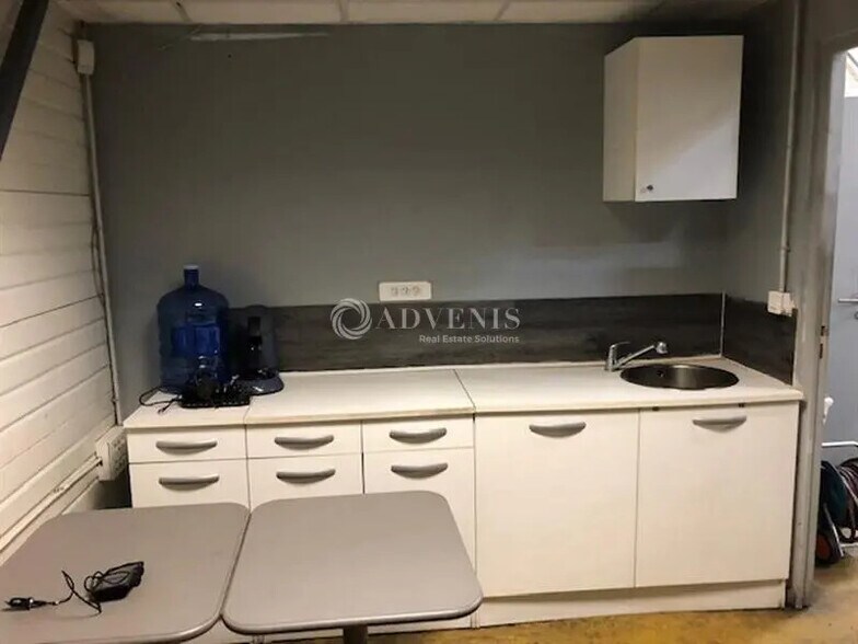 Flex in Chambray-lès-Tours for lease - Interior Photo - Image 3 of 4