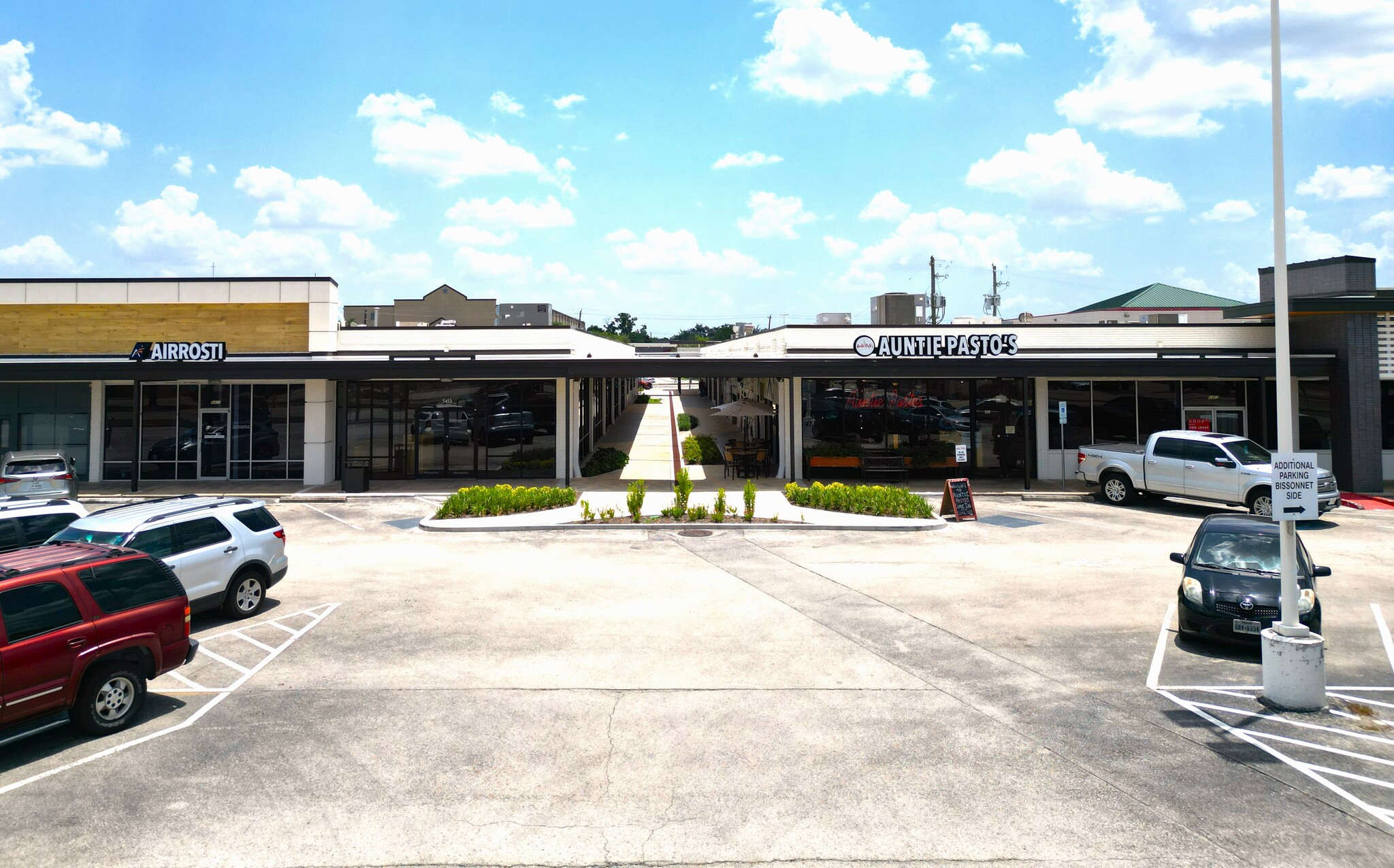 5400-6810 Bellaire Blvd, Bellaire, TX for lease Building Photo- Image 1 of 8