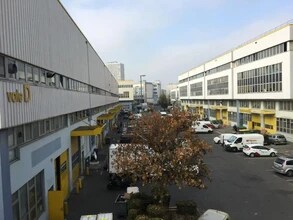 Flex in Paris for lease Building Photo- Image 1 of 3