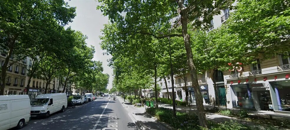 Retail in Paris for lease - Building Photo - Image 3 of 4