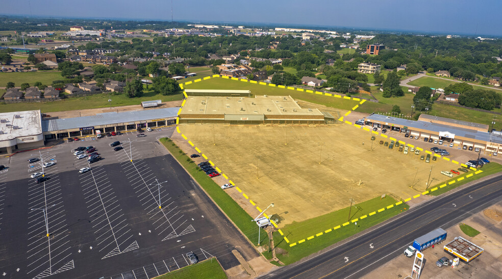 2202 S Market St, Brenham, TX for sale - Building Photo - Image 1 of 8