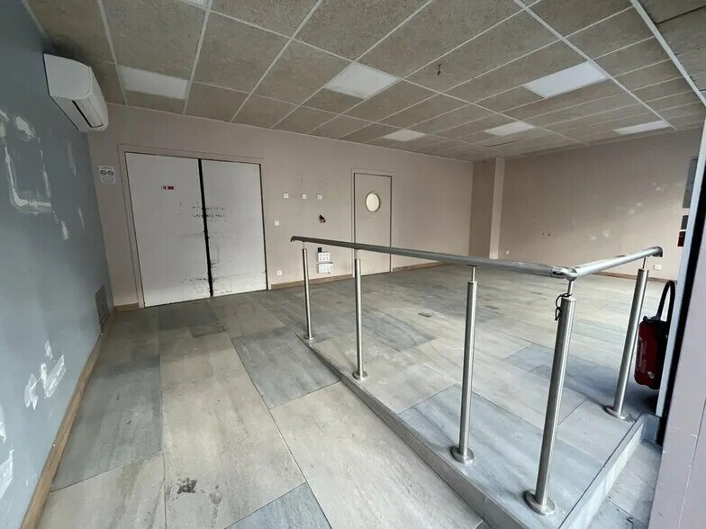 Retail in Nice for lease - Building Photo - Image 3 of 7