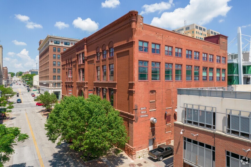 131 W 2nd St, Davenport, IA 52801 - The Historic Redstone Building ...