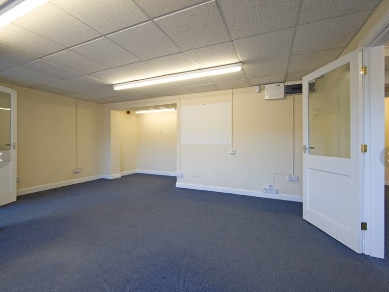 Lotherton Way, Leeds for lease - Building Photo - Image 3 of 13