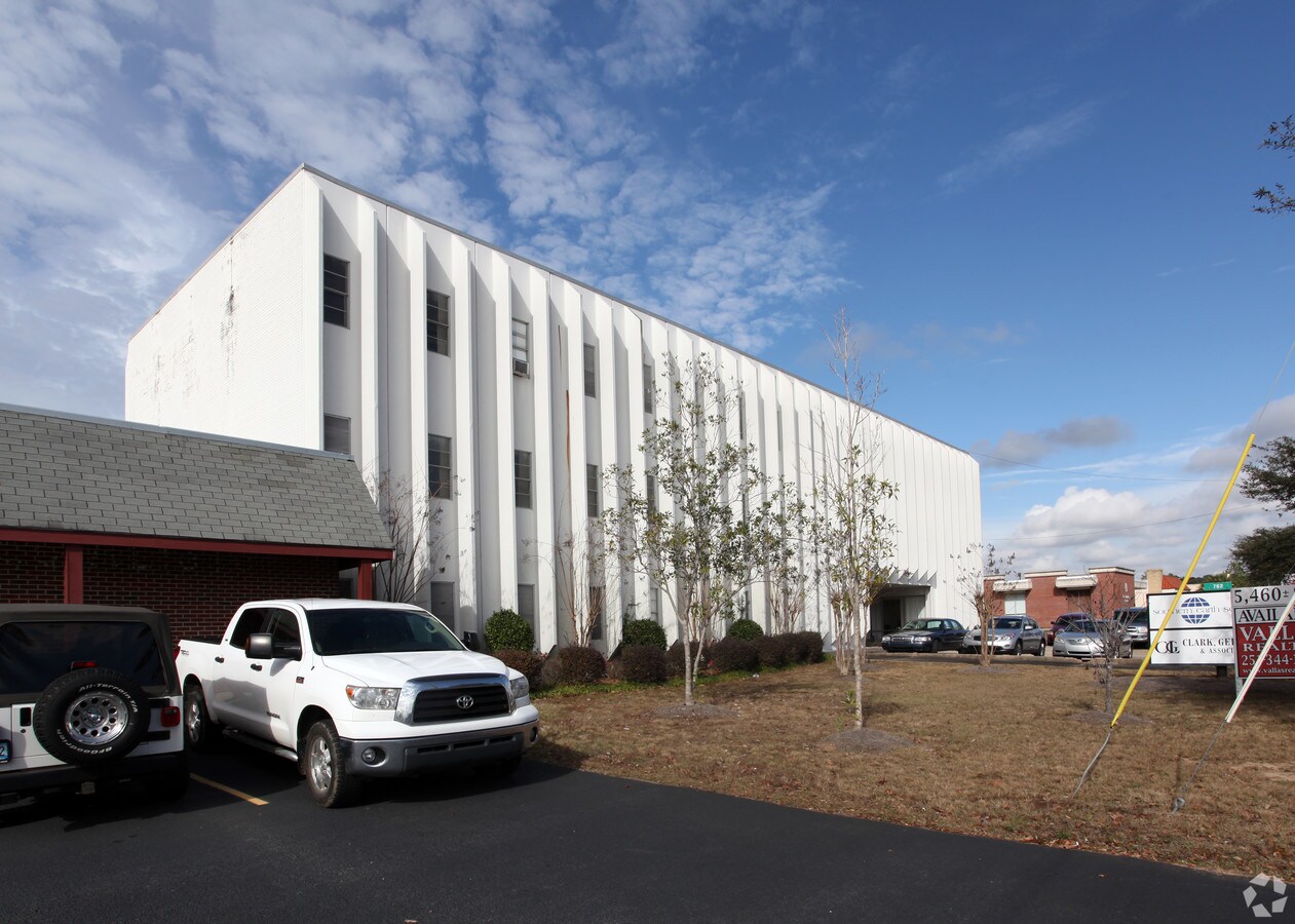 762 Downtowner Loop West, Mobile, AL 36609