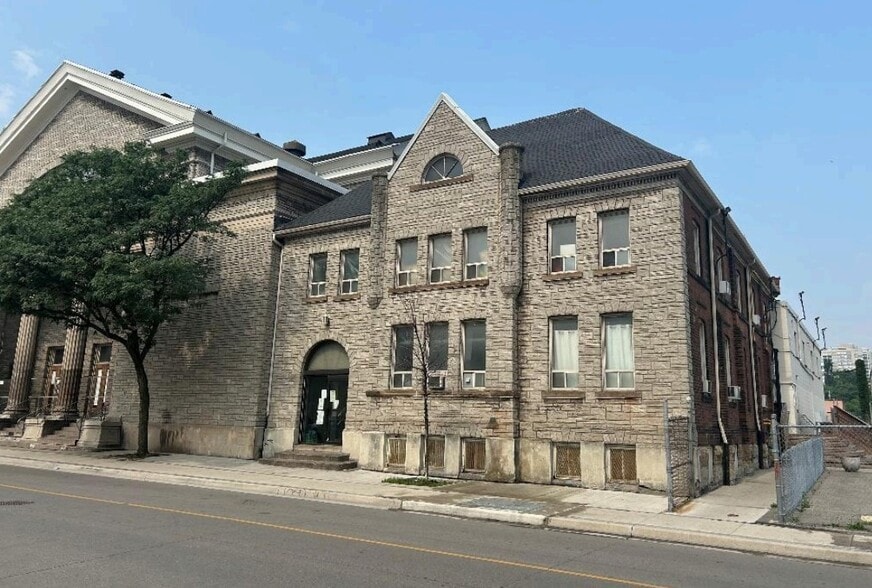 84 York Blvd, Hamilton, ON for lease - Building Photo - Image 2 of 6