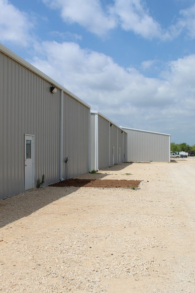 395 County Road 202, Kyle, TX for lease - Building Photo - Image 3 of 5