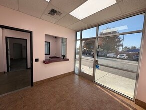 9879 Camino Media, Bakersfield, CA for lease Interior Photo- Image 2 of 9