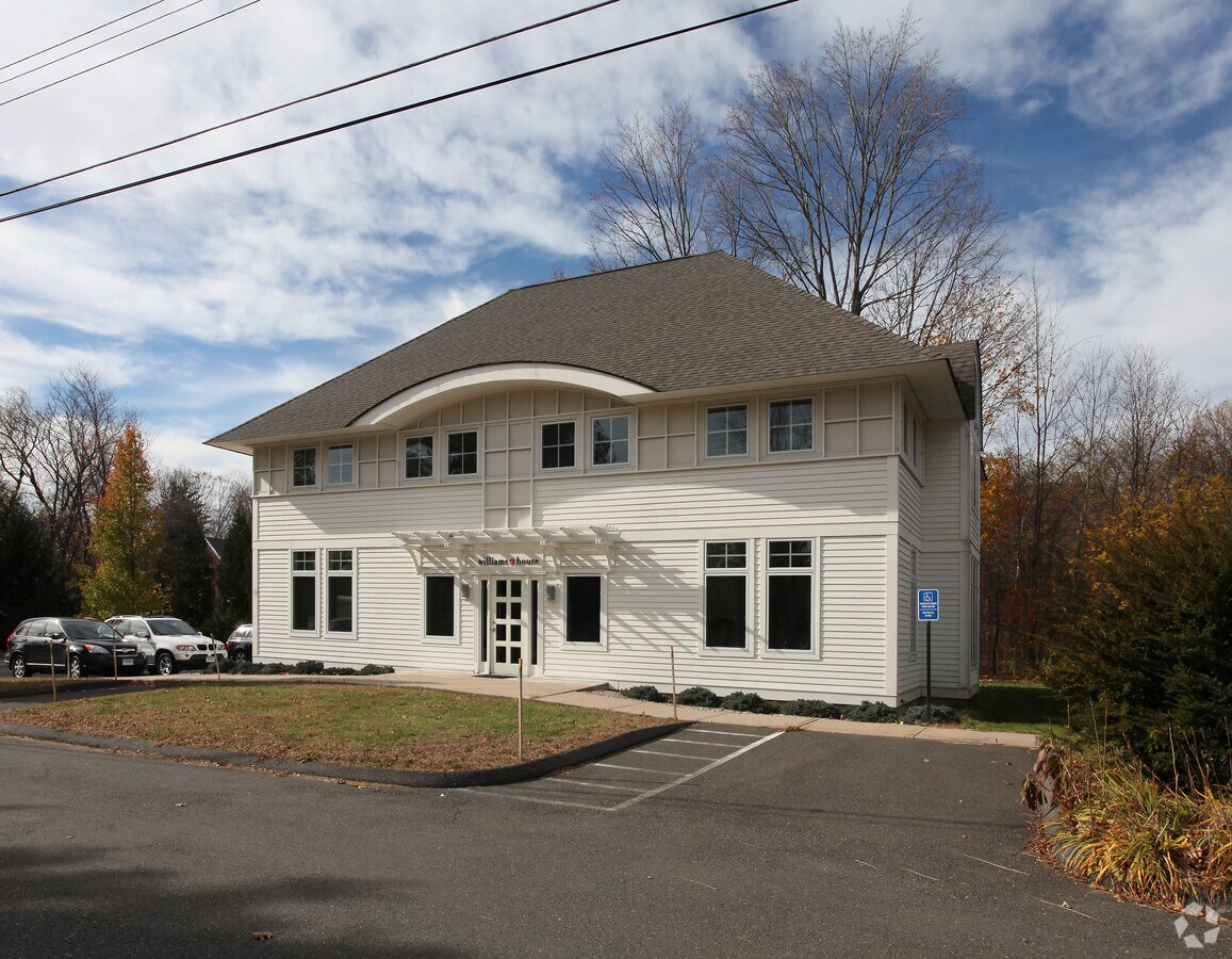 7 Towpath Ln, Avon, CT 06001