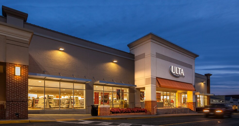 size of nike store in barricks charlottesville
