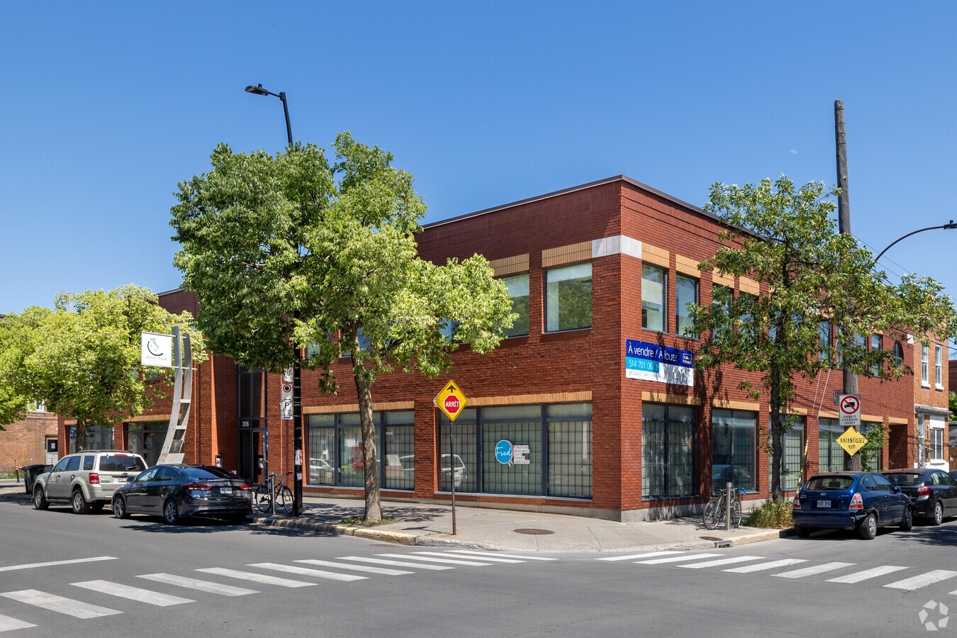 306 Rue SaintZotique E, Montréal, QC H2S 1L6