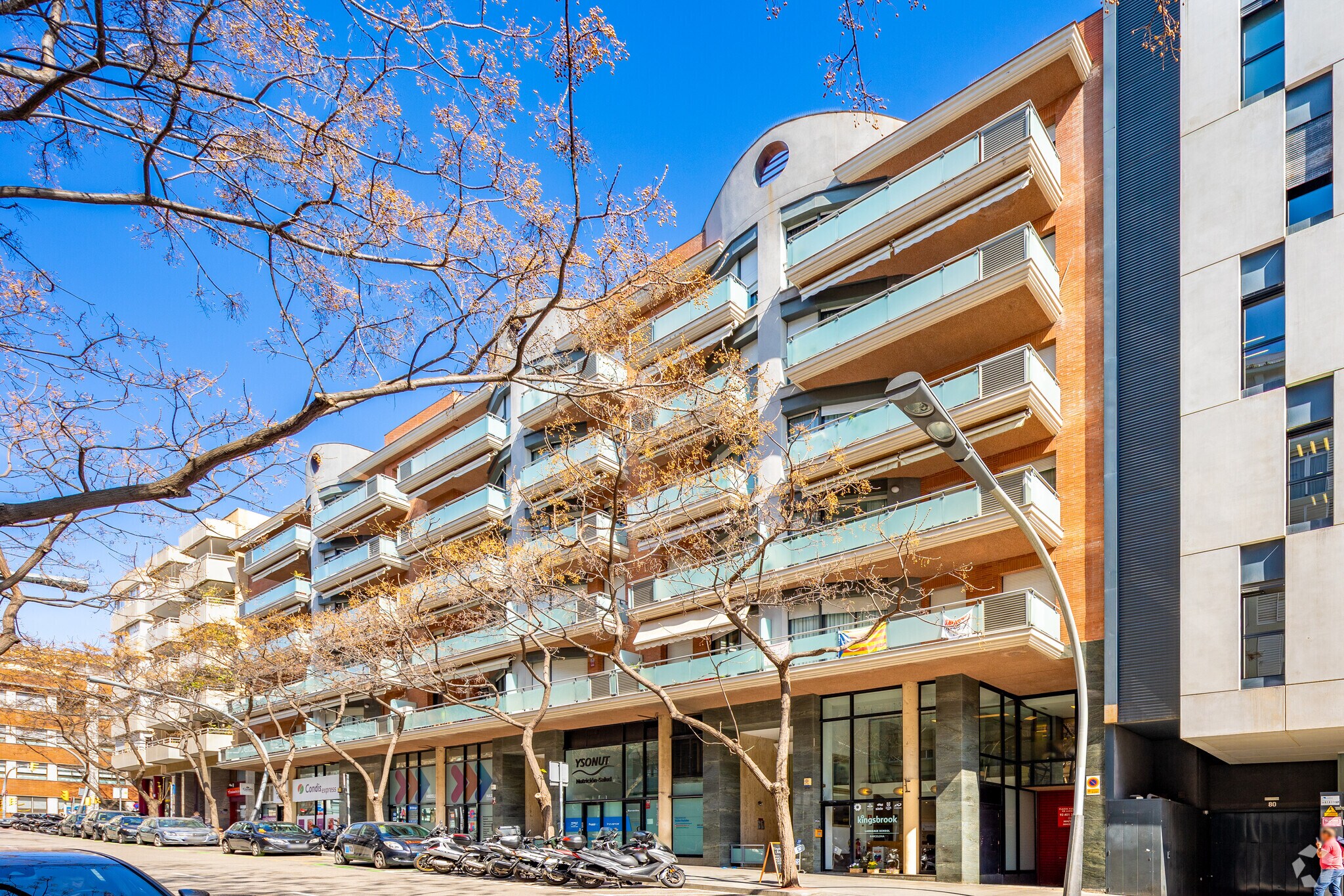 Retail in Barcelona, Barcelona for lease Primary Photo- Image 1 of 8