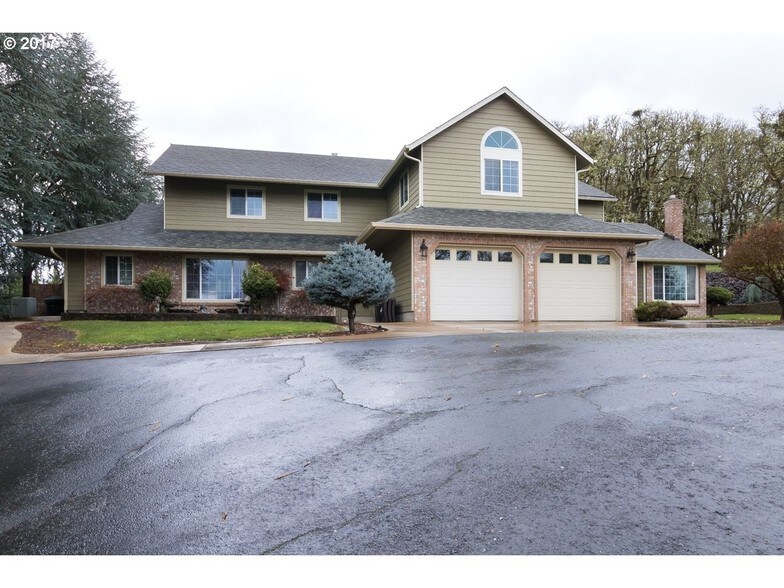 125 Fisher Rd, Roseburg, OR 97471