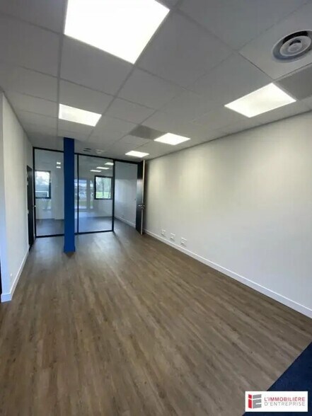 Office in Rennes for lease - Interior Photo - Image 2 of 4