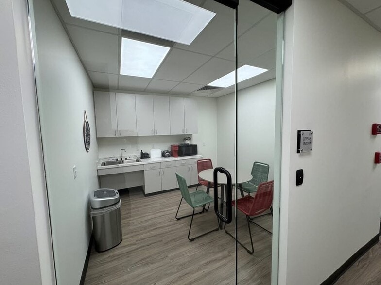 2318 Center St, Deer Park, TX for lease - Interior Photo - Image 3 of 7