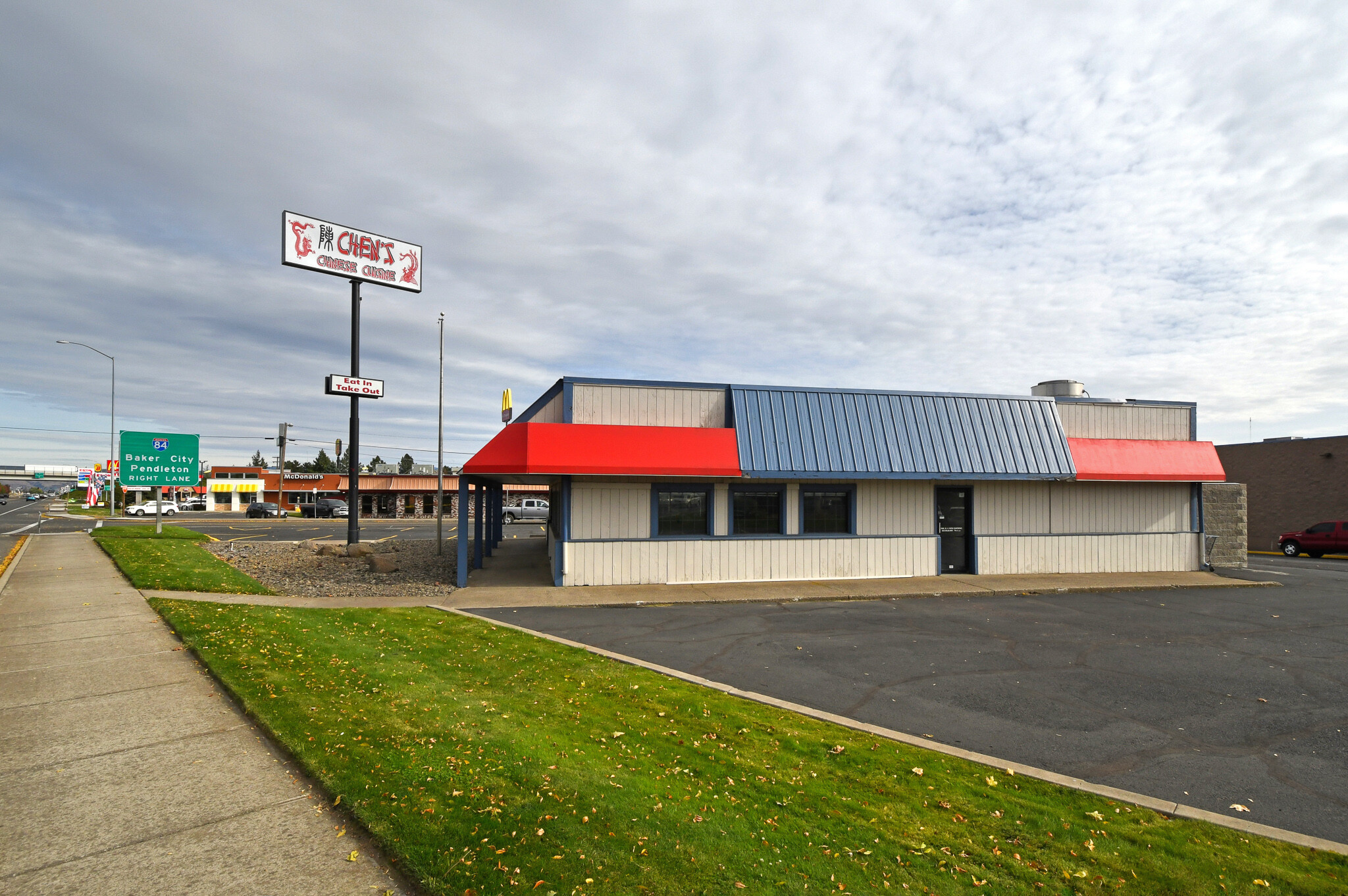 2200-2212 Island Ave, La Grande, OR for lease Building Photo- Image 1 of 2