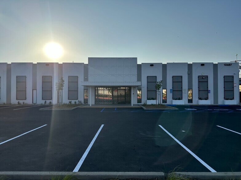 13467 Dalewood St, Baldwin Park, CA for sale - Primary Photo - Image 1 of 1