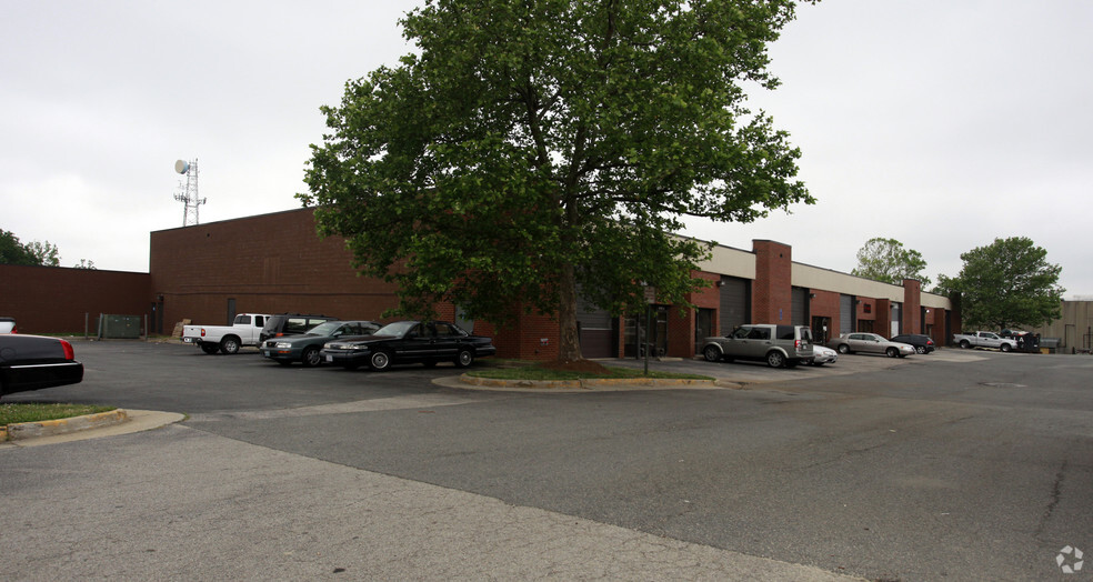 5703 General Washington Dr, Alexandria, VA for lease - Building Photo - Image 1 of 1