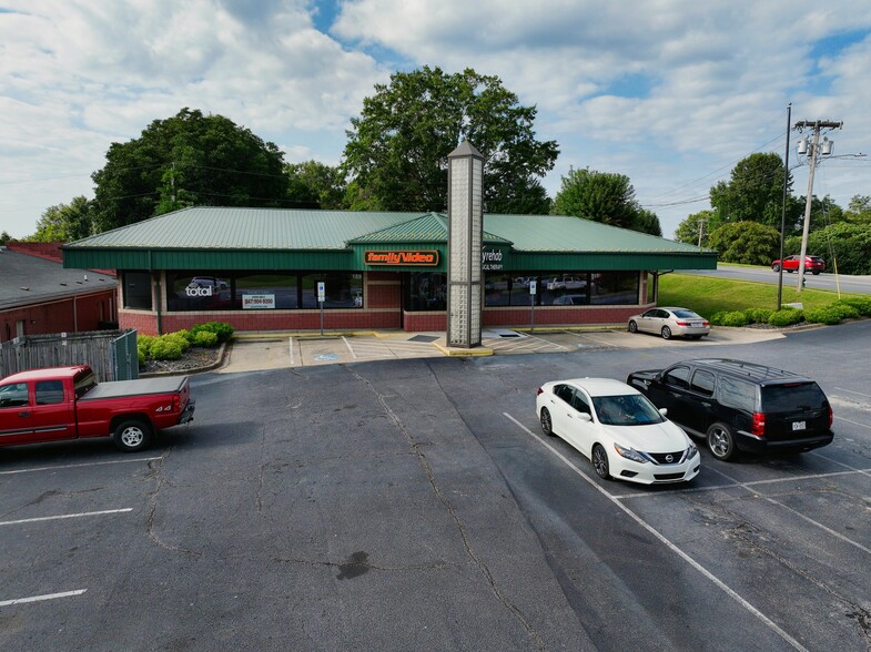 189 W Main St, Forest City, NC for lease - Building Photo - Image 1 of 4