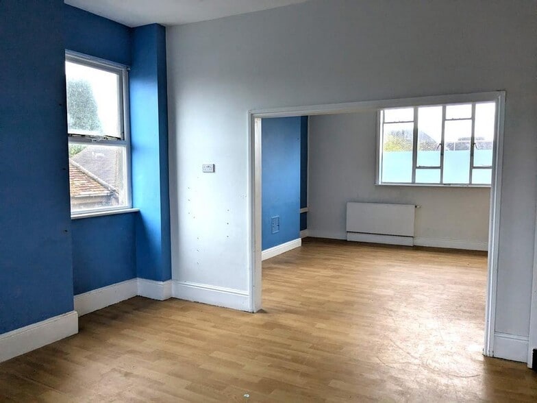 106-108 High St, Godalming for lease - Building Photo - Image 2 of 8