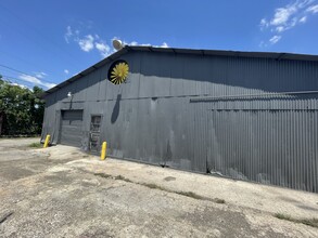 2600 S Flores St, San Antonio, TX for lease Building Photo- Image 2 of 2