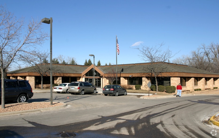 5750 Lincoln Dr, Edina, MN for sale - Building Photo - Image 2 of 14