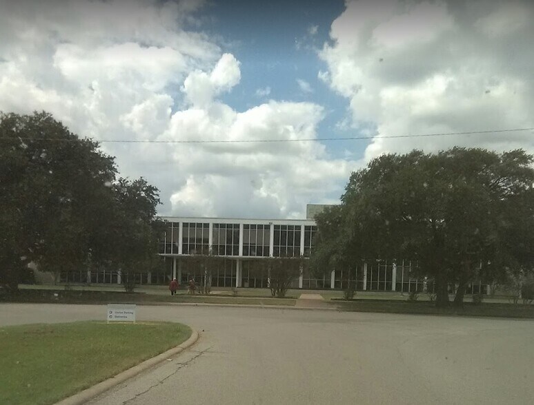 1101 Johnson Dr, Mc Gregor, TX 76657