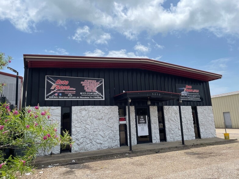5230 Gordon Smith Dr, Rowlett, TX for lease - Building Photo - Image 1 of 8