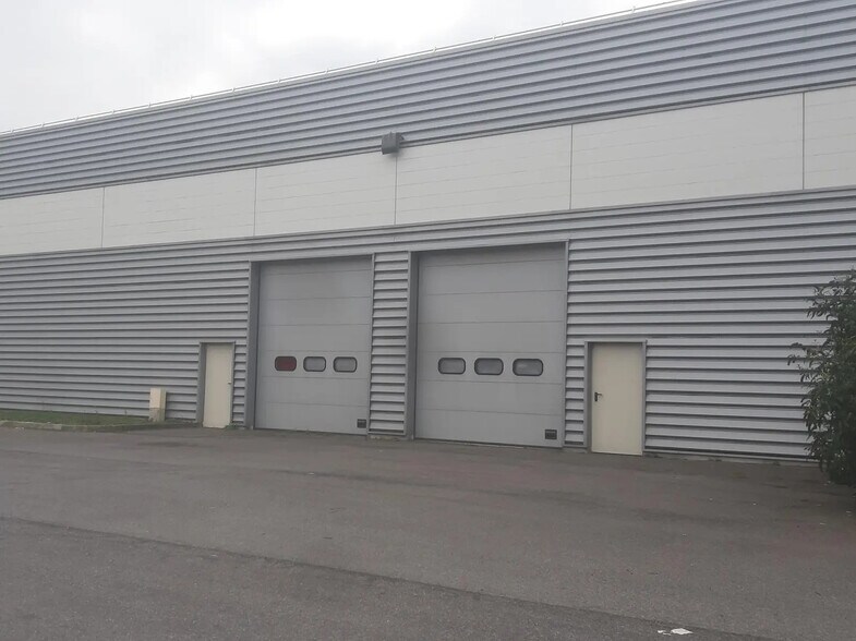 Flex in Lisses for lease - Building Photo - Image 2 of 6