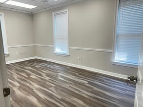 3937-3965 Holcomb Bridge Rd, Peachtree Corners, GA for lease Interior Photo- Image 1 of 4
