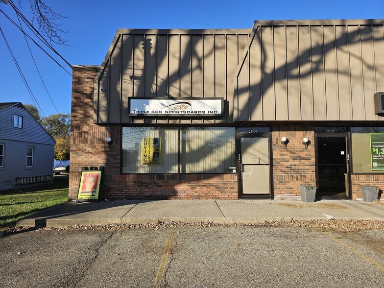 47549-47567 Van Dyke Ave, Utica, MI for lease - Building Photo - Image 1 of 6