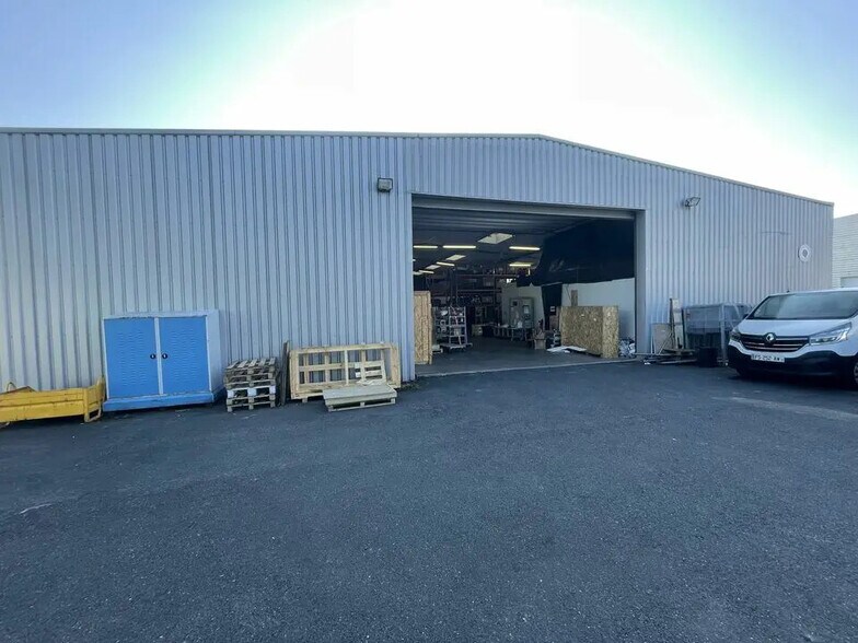 Industrial in La Chapelle-sur-Erdre for sale - Building Photo - Image 2 of 6