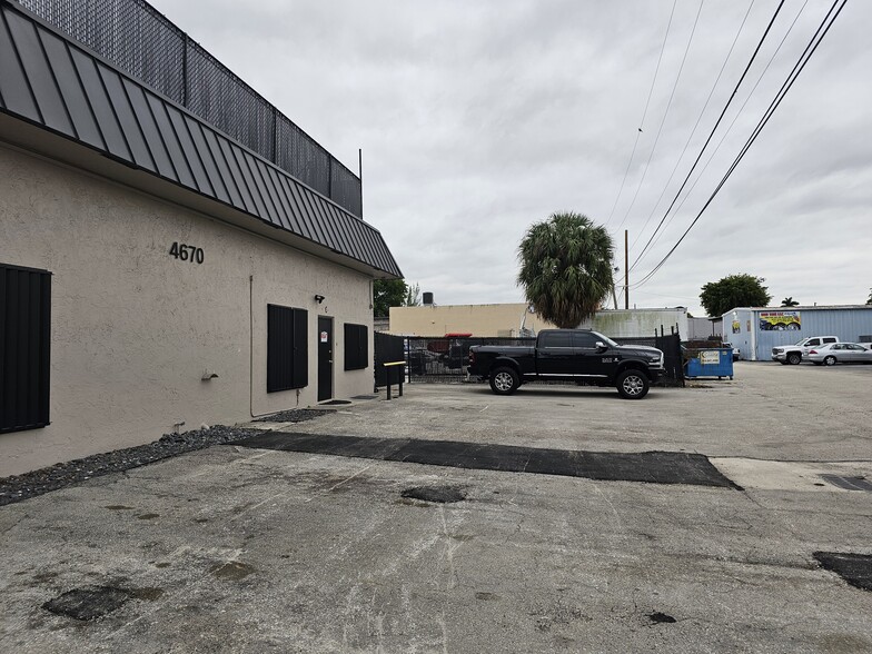 4670 SW 83rd Ter, Davie, FL for lease - Building Photo - Image 3 of 8