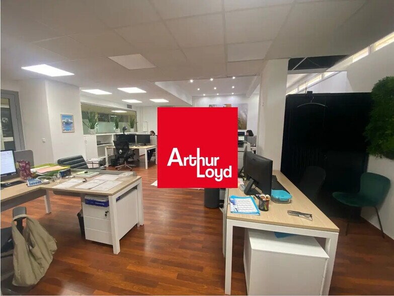 Office in Marseille for sale - Interior Photo - Image 1 of 7