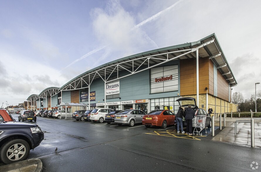 Speke Retail Park, Liverpool for lease - Primary Photo - Image 1 of 4